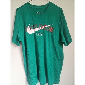 Nike Size M 1972 Graphic T-Shirt Green